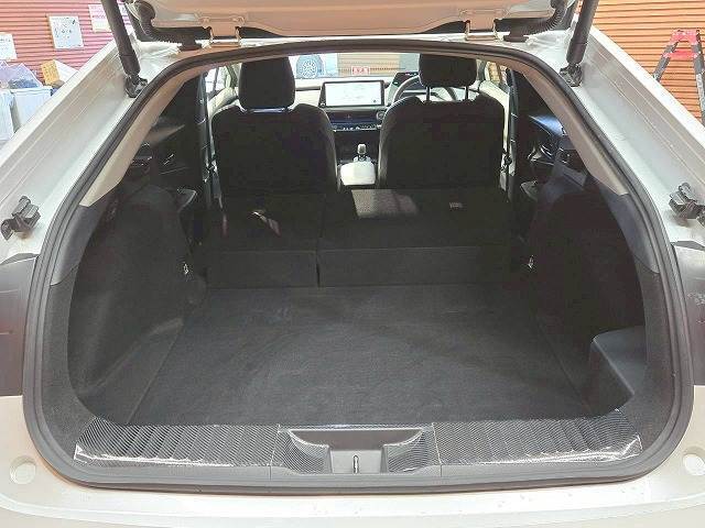 広々としたラゲッジルームは日常・レジャーに活躍する事間違いなし。いかがでしょうか。