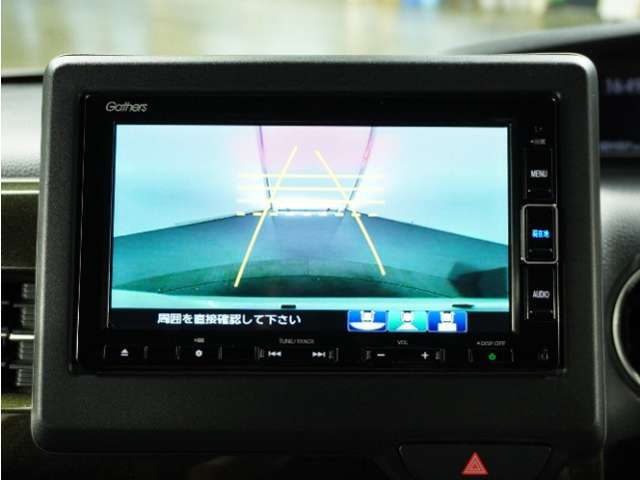 ◆バックカメラ◆リバースにするだけで映ります、後方の安全確認や、狭い駐車場での車庫入れ、雨の日や夜間など視界の悪い時に便利です！安全にバックする為には欠かせない装備です。