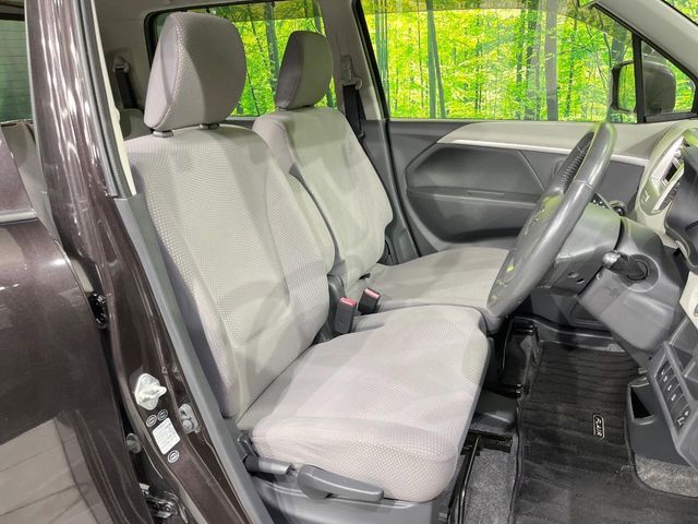 運転席シート廻りは使用感も少なく、良好な状態となっています。丁寧に使われていたことがよくわかりますね。