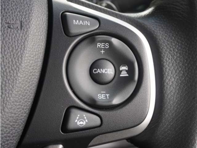 【アダプティブクルーズコントロール】予め設定した車速内でクルマが自動的に加減速。前走車との適切な車間距離を維持しながら追従走行します。【LKAS】車線維持支援システムでステアリング操作を支援。