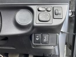 こちら運転席周りのスイッチの写真になります。各部しっかり動作の確認をしておりますので、ご安心だくさい。また、第三者機関の鑑定書もありますので、そちらの方も併せて、ご確認いただければ幸いです！