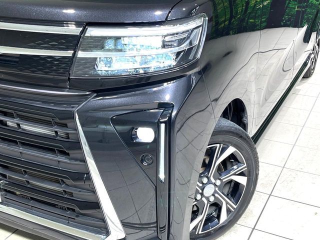 【LEDヘッドライト】悪天候や夜間走行時も良好な視界を確保し安心して運転できる高輝度LEDヘッドライトを装備！点灯速度が早く、消費電力も抑えられています。