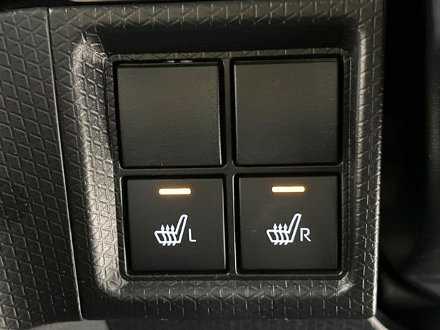 【シートヒーター】寒い日に重宝するシートヒーター！エアコンより早く温まってくれるので寒がりの人も安心ですね♪エアコンの温風は乾燥するから苦手、という方にもをおすすめです。