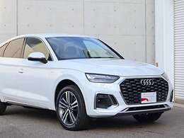 デザイン・ボディカラーが都会的な建物にも非常に良く映えます。クール・知的。Audiの持つ「品の良さ」が伝わってきます。