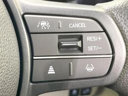 【アダプティブクルーズコントロール】高速道路での長距離走行が楽に！！自動で速度を保つクルーズコントロールが、衝突軽減システムと連携し、前方の車両を感知して車間を保つように速度調節してくれます！！