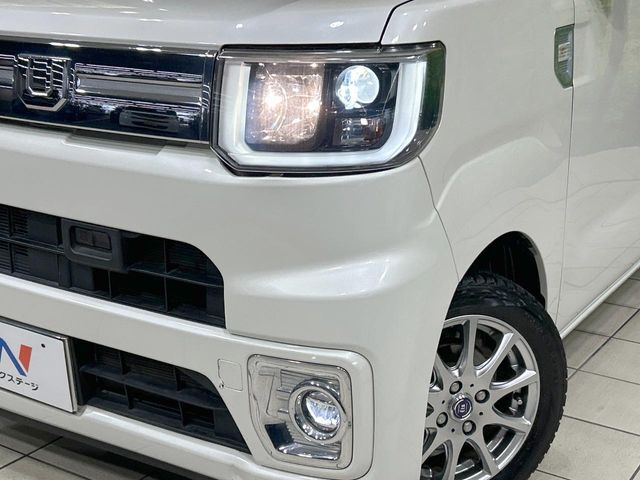 【LEDヘッドライト】悪天候や夜間走行時も良好な視界を確保し安心して運転できる高輝度LEDヘッドライトを装備！点灯速度が早く、消費電力も抑えられています。