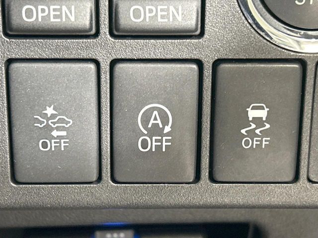 【スマートアシスト】走行中に前方の車両等を認識し、衝突しそうな時は警報とブレーキで衝突回避と被害軽減をアシスト。より安全にドライブをお楽しみいただけます。