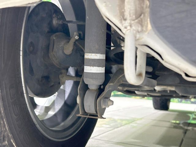 お車を安心してお乗りいただく為には、足回りの定期点検が欠かせません。サービスサポート（有償保証）では無料点検もご提供しており、安心のカーライフをお過ごしいただけるサポート体制が整っています。