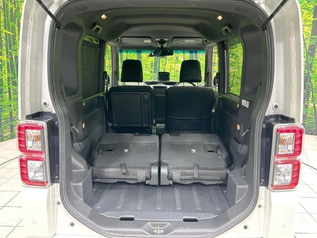 後席を格納すると、これだけの広さが！シーンに合わせたシートアレンジで、大きな荷物も積むことが出来ます♪