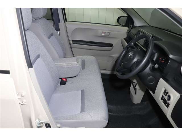 運転席に座った感覚は一番重要ですよね。シートの座り心地や前方の視界、車内空間…是非ご来店頂き実際に座って触って体感して下さい。