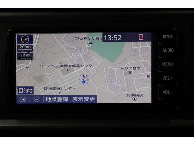 純正ナビを装備。初めての場所へのお出かけもナビがあると安心です。ハンズフリー通話に使えるBluetoothにも対応しています♪