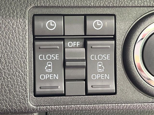 【両側パワースライドドア】スマートキーや運転席のスイッチで後席両側スライドドアの開閉が可能♪電動だから力を入れてドアを開ける必要が無く、小さなお子様でも簡単に開け閉めでき快適です♪