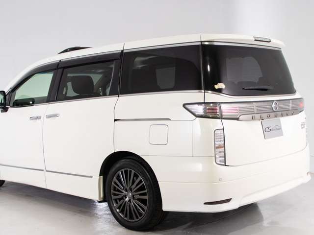 ボディーカラーは新車時からの純正色です！！色替え車・オールペイント車両ではございません。