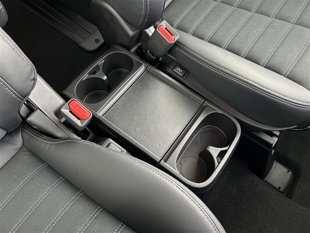 【ドリンクホルダー】長時間のドライブを快適に過ごすために、必須の車内アイテムですね。