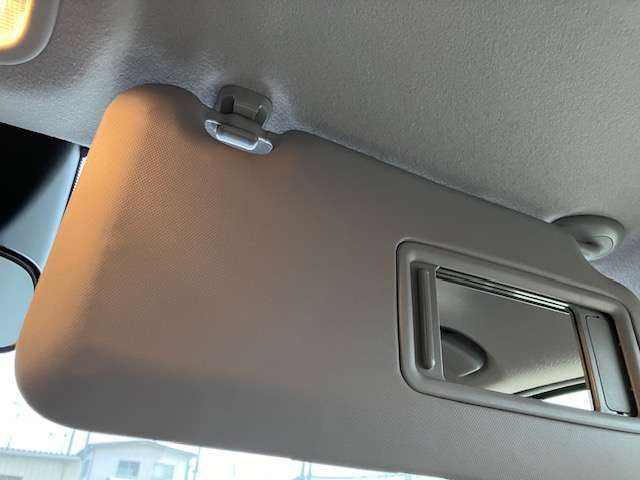 運転席側のサンバイザーの画像です