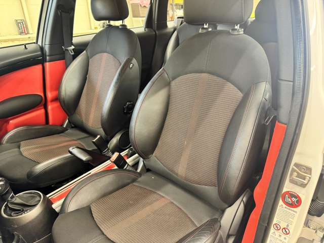 助手席も広々です。同乗者の方もゆったりドライブできます！