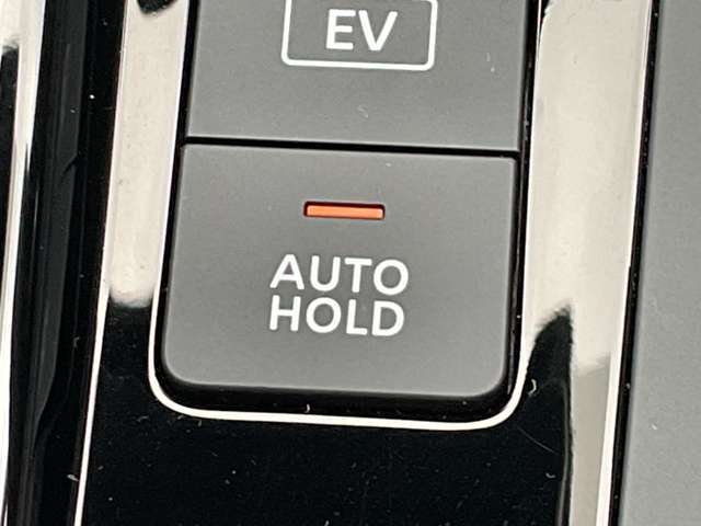 オートブレーキホールド機能は、運転者のブレーキ操作によって停車した際に、自動的にブレーキ力を保持する機能です。