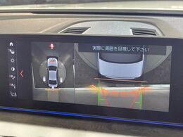 ●パノラミックビューモニター：専用のカメラにより、上から見下ろしたような視点で360度クルマの周囲を確認することができます☆死角部分も確認しやすく、狭い場所での切り返しや駐車もスムーズに行えます。