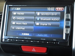 ナビゲーションはギャザズメモリーナビ（VXM-122VF）を装着しております。AM、FM、CD、DVD再生、Bluetooth、音楽録音再生、フルセグTVがご使用いただけます。