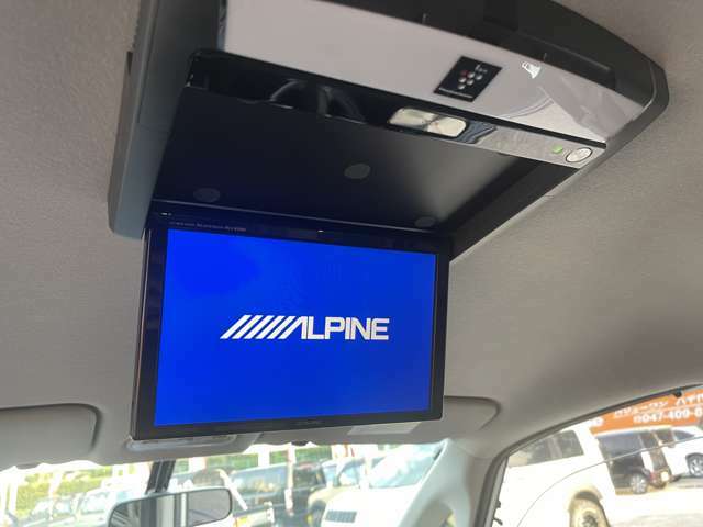 ALPINEの後席モニターを装備しております。