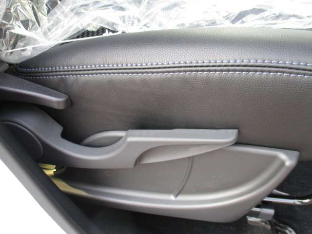 運転席はお好みに合わせて高さ調整が出来ます♪