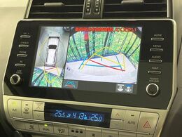 【パノラミックビューモニター】専用のカメラにより、上から見下ろしたような視点で360度クルマの周囲を確認することができます☆死角部分も確認しやすく、狭い場所での切り返しや駐車もスムーズに行えます。
