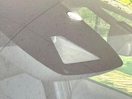 【トヨタセーフティセンス】走行中に前方の車両等を認識し、衝突しそうな時は警報とブレーキで衝突回避と被害軽減をアシスト。より安全にドライブをお楽しみいただけます。