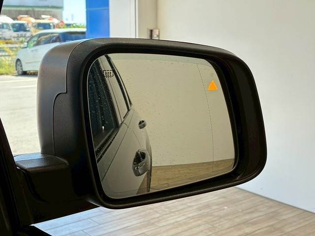 ブラインドスポットモニター装備。車線変更をしようとした時に車両があれば警報を鳴らしてくれます。