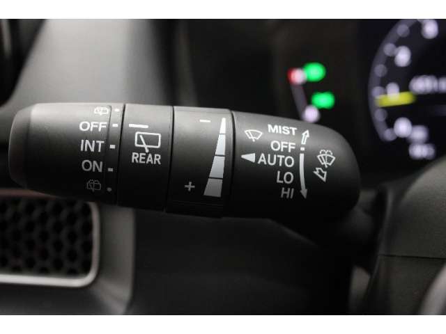 この車両は【Honda中古車認定グレードU-Select　Premium】です。無料保証2年間、走行距離無制限保証です。