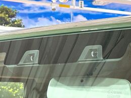 【スズキ　セーフティサポート】走行中に前方の車両等を認識し、衝突しそうな時は警報とブレーキで衝突回避と被害軽減をアシスト。より安全にドライブをお楽しみいただけます。