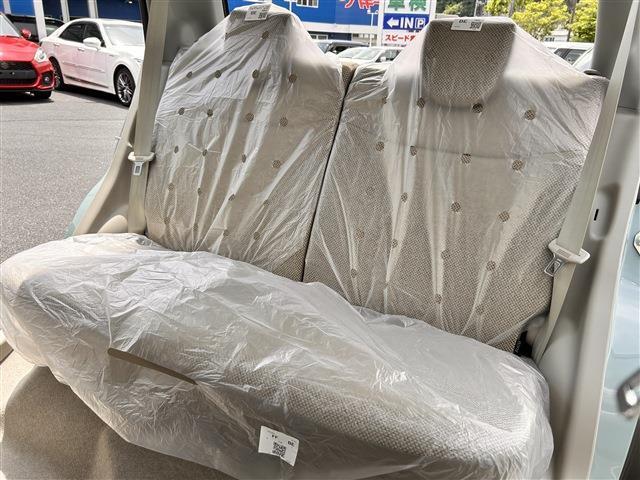 ☆後部席は跳ね上がります！フロアに広いスペースが生まれます！☆