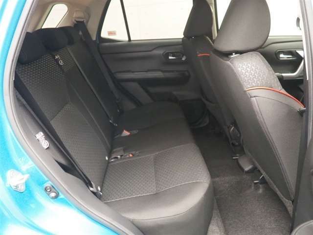 ゆとりある広々とした車内空間は、ドライブを始め買い物やレジャーなど、幅広く活躍します。一人でもみんなとでもお出かけを楽しみましょう！