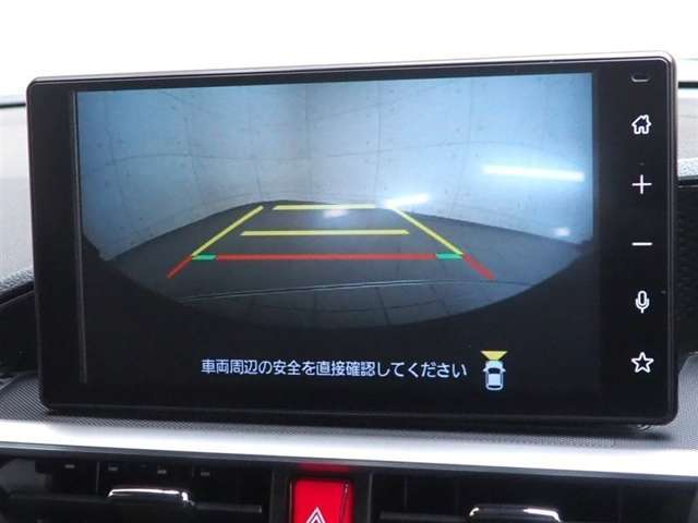 フロントカメラで路地からの出だしも安心です。