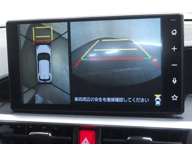 パノラミックビューモニター付きです。車両を上から見たような映像をディスプレイオーディオ画面に表示。運転席からの目視だけでは見にくい、車両周辺の状況をリアルタイムでしっかり確認できます。