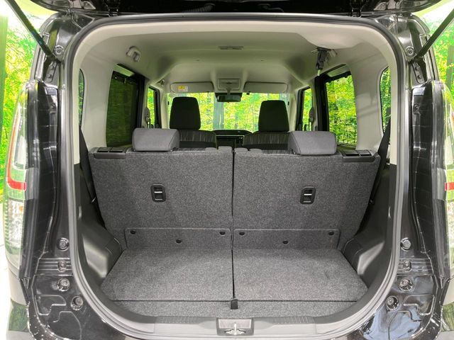 普段のお買い物や通勤、送迎等に十分な荷室スペースを確保しております。セカンドシートを倒すと、大きな荷物の積載も可能です♪