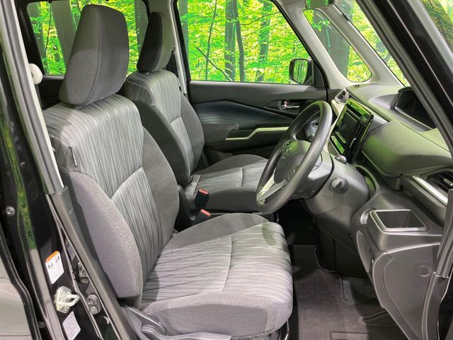 運転席シート廻りは使用感も少なく、良好な状態となっています。丁寧に使われていたことがよくわかりますね。