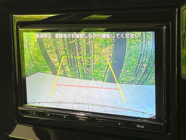 【バックカメラ】駐車時に後方がリアルタイム映像で確認できます。大型商業施設や立体駐車場での駐車時や、夜間のバック時に大活躍！運転スキルに関わらず、今や必須となった装備のひとつです！