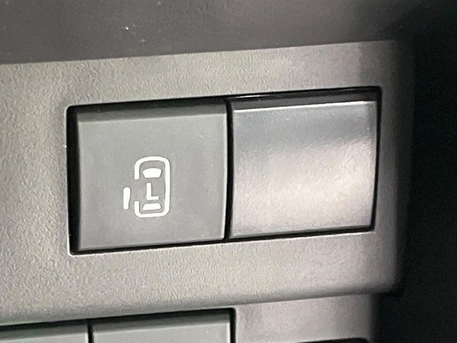 【パワースライドドア】スマートキーや運転席のスイッチでスライドドアの開閉が可能♪電動だから力を入れてドアを開ける必要が無く、小さいお子様でも、重い荷物を持っている時もラクに開け閉めできます♪