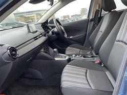 【助手席】きれいな助手席なので家族や友だちに乗ってもらっても安心です！新品のフロアマットのご注文も可能です。掲載箇所以外にご希望の写真がございましたらお気軽にお問い合わせ下さい。