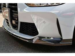 M Performanceフロントリップスポイラーを装着