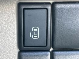 【パワースライドドア】スマートキーや運転席のスイッチでスライドドアの開閉が可能♪電動だから力を入れてドアを開ける必要が無く、小さいお子様でも、重い荷物を持っている時もラクに開け閉めできます♪