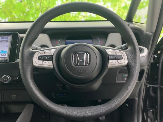 WECARSの展示場では実際に見て、触ってお車をお選びいただけます！知識の豊富な営業スタッフが様々なカーライフをご提案いたします！