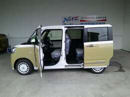 スライドドアで狭い場所でも乗り降りに便利