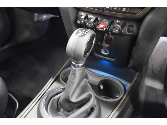 シフトレバーです。