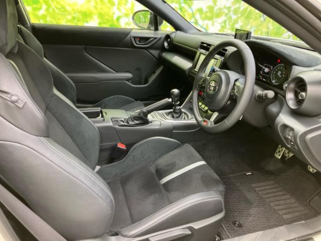 「この車の写真をもっと見たい」「状態が気になる」「この装備はついている？」どんな小さな疑問でもお気軽にお問い合わせください！