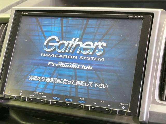 【純正ナビ】人気の純正ナビを装備しております。ナビの使いやすさはもちろん、オーディオ機能も充実！キャンプや旅行はもちろん、通勤や買い物など普段のドライブも楽しくなるはず♪