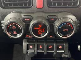 【オートエアコン】一度お好みの温度に設定すれば、車内の温度を検知し風量や温度を自動で調整。暑い…寒い…と何度もスイッチ操作をする必要はありません。快適な車内空間には必須の機能ですね♪