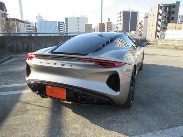 ミッドサイズのスポーツカーとしては車重が1.4tしかないやはりライトウェイトカーです
