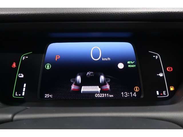 視認性、認識性にこだわった、7インチの大型カラー液晶メーターを採用。速度は読み取りやすいよう数字で大きく表示します！