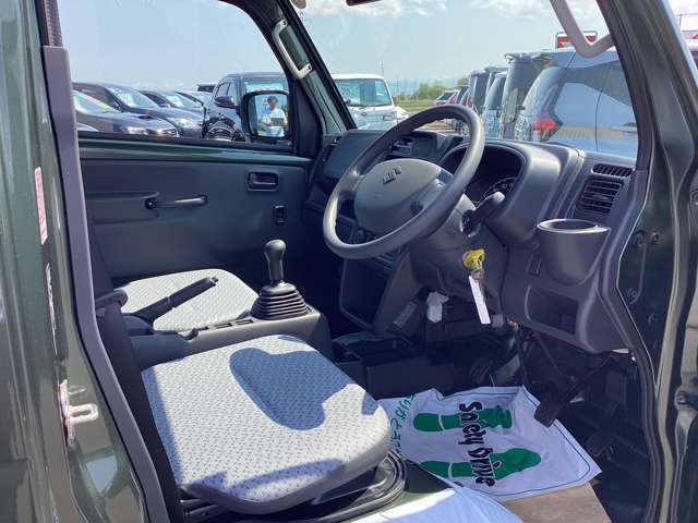 それぞれの分野のプロがお車の悩みや疑問に親身になって対応させていただきます。
